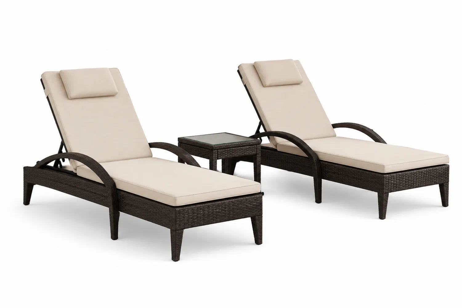 Set di 2 Lettini Prendisole in Rattan con Tavolino in Vetro Marrone/Beige